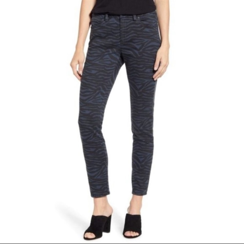 NEW VINCE CAMUTO | navy/blk zebra skinny jeans